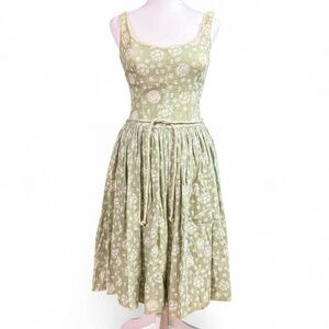 Chic Floral Midi Dress in Green